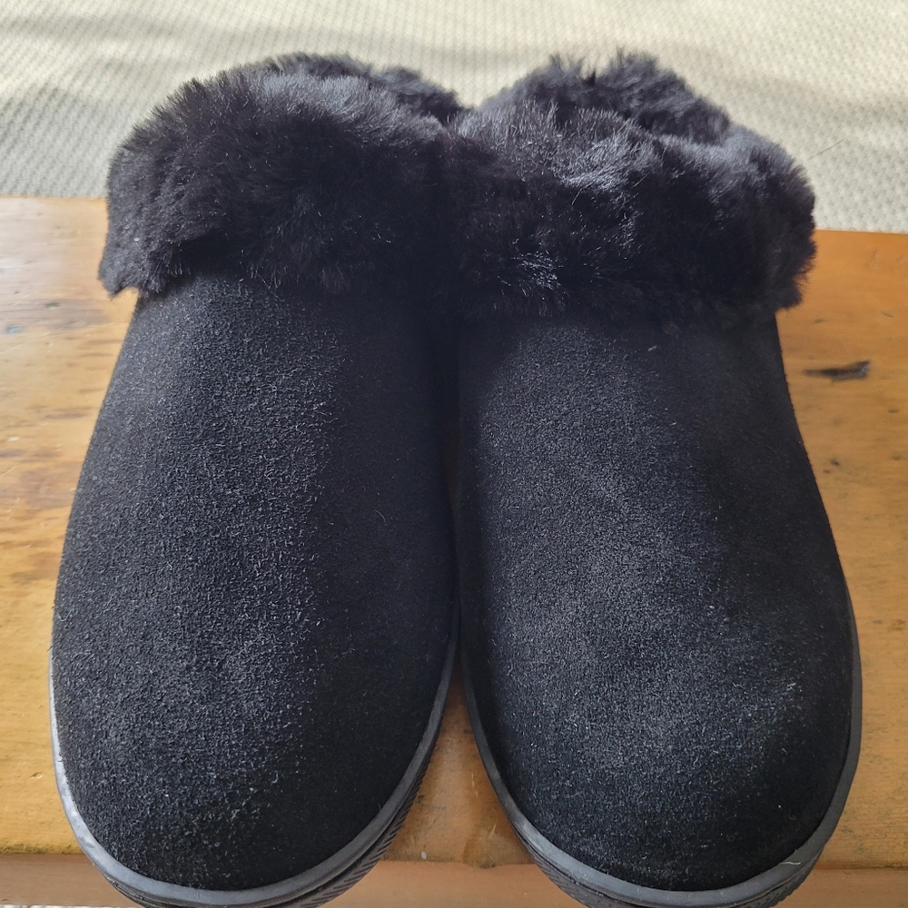 My Pillow Black Slippers Size 9